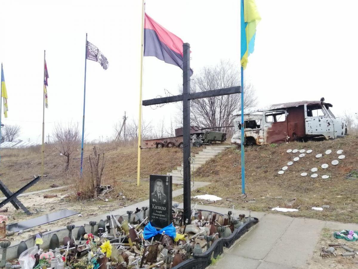 Deputy Brigade Commander Andriy Kizilo died defending Avdiyivka / a memorial at the entrance to Avdiyivka's industrial zone / UNIAN