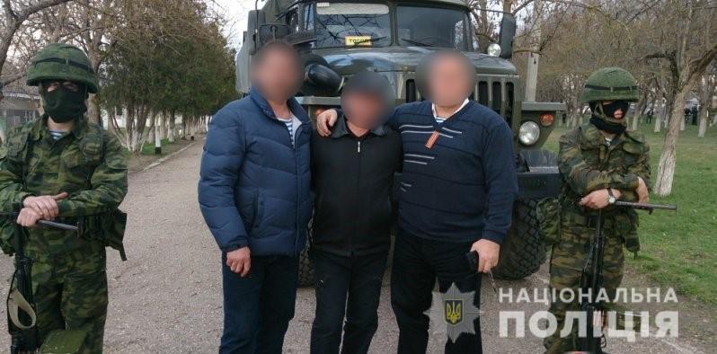 Представители незаконного вооруженного формирования «самооборона Крыма» согласились освободить Жофрийо в обмен на отснятый материал / фото: полиция Представители незаконного вооруженного формирования «самооборона Крыма» согласились освободить Жофрийо в обмен на отснятый материал / фото: полиция