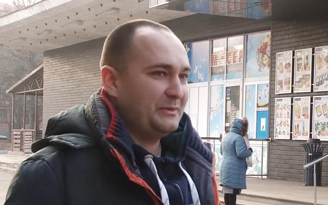 Ігор Єфремов, який знайшов 10 тисяч доларів / скріншот YouTube/Цей день) Ігор Єфремов, який знайшов 10 тисяч доларів / скріншот YouTube/Цей день)
