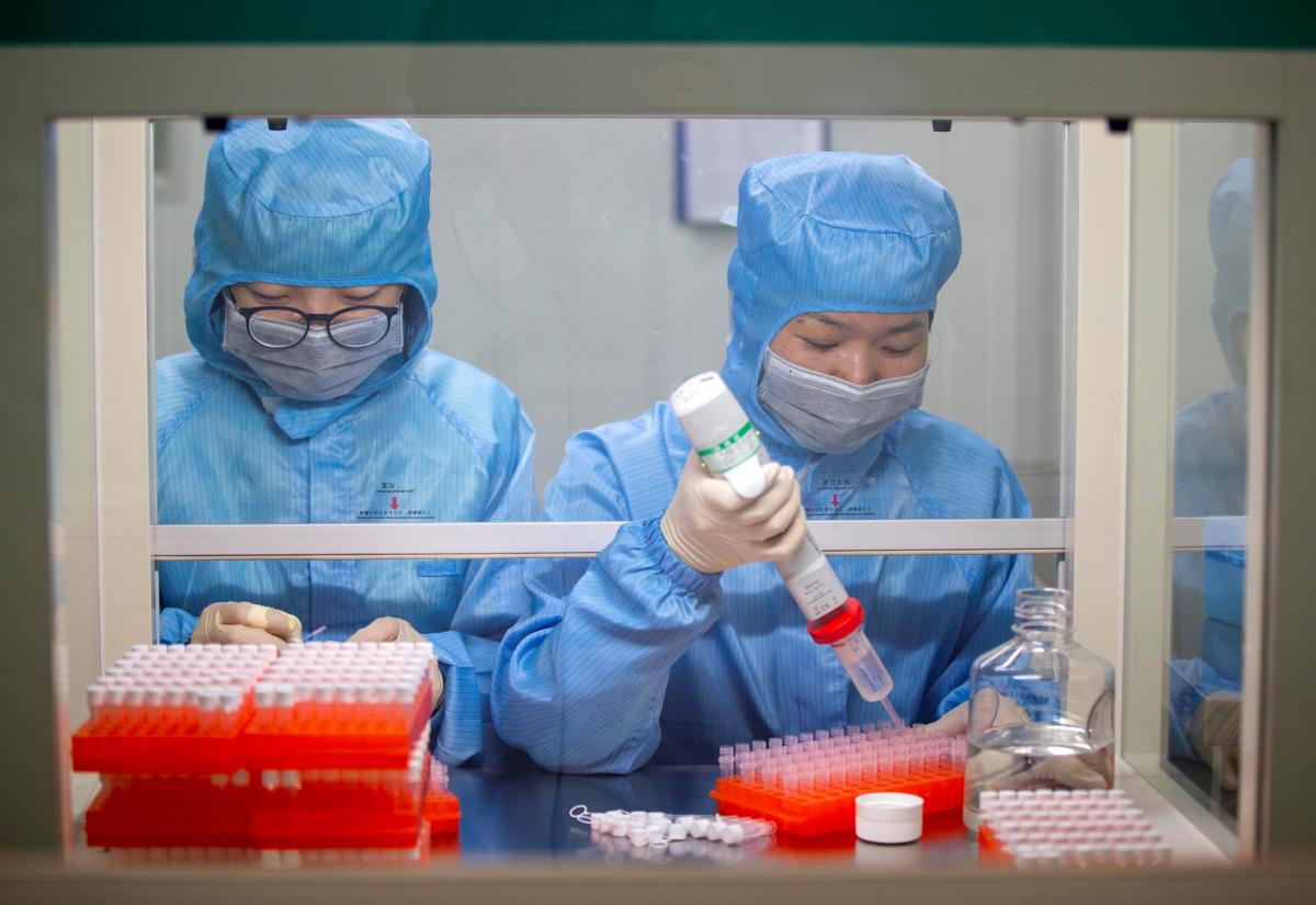 Ученый из США заявил о происхождении коронавируса / фото REUTERS