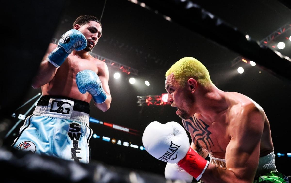 Редкач (з яскравою зачіскою) програв бій за очками / фото: BoxingScene Редкач (з яскравою зачіскою) програв бій за очками / фото: BoxingScene