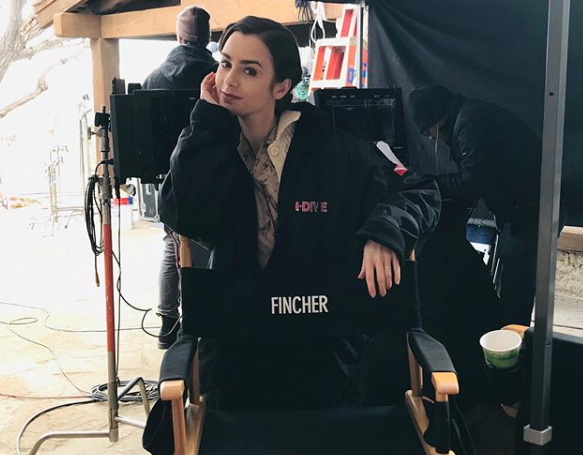 В картине также играют Гэри Олдман, Аманда Сейфрид, Том Берк \ instagram.com/lilyjcollins/ В картине также играют Гэри Олдман, Аманда Сейфрид, Том Берк \ instagram.com/lilyjcollins/