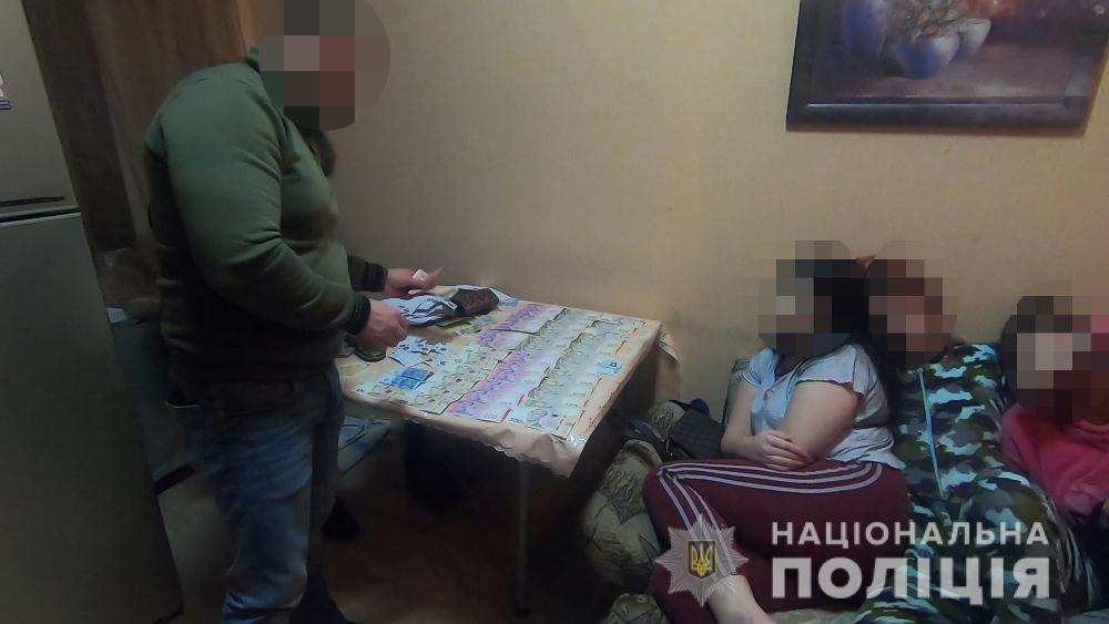 В квартире находились четыре вовлеченных в занятие проституцией женщины / фото НПУ В квартире находились четыре вовлеченных в занятие проституцией женщины / фото НПУ