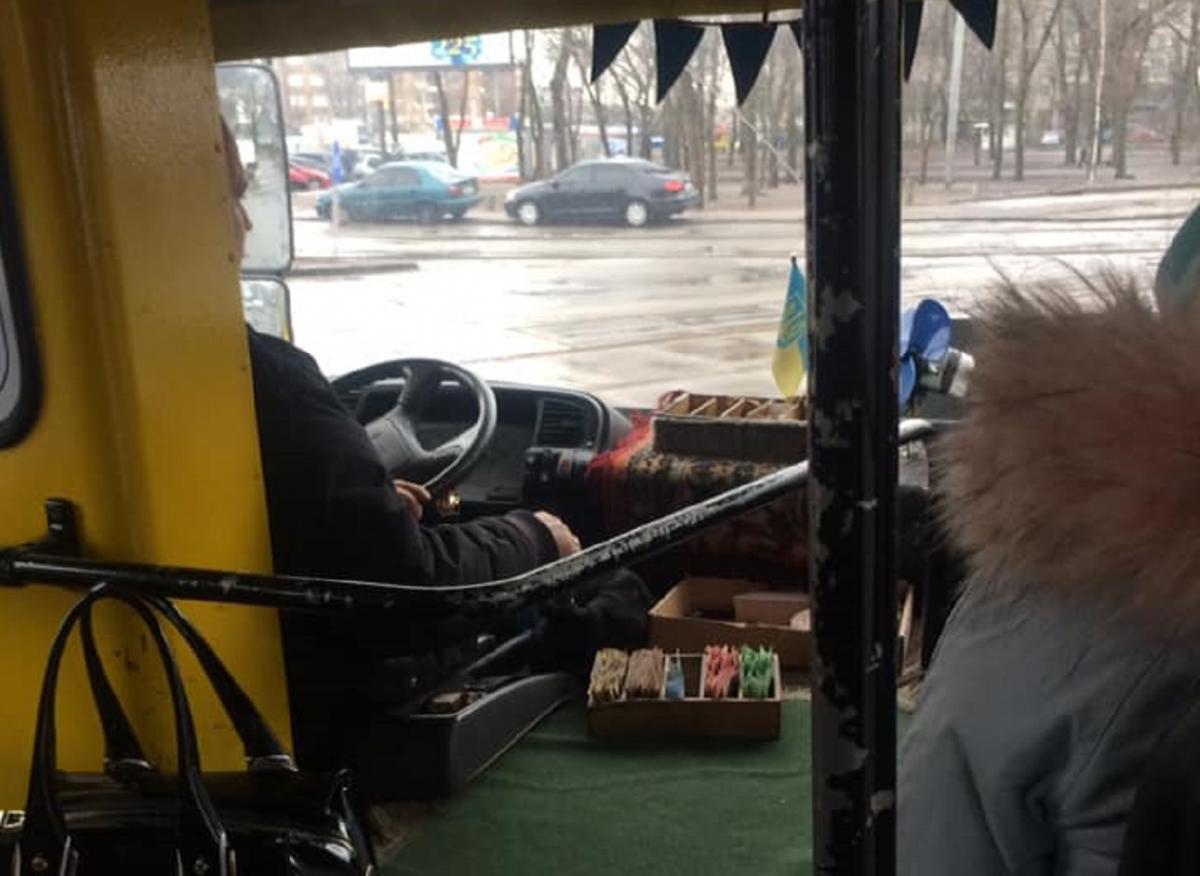 Чоловік не зупинявся на вимогу російськомовних пасажирів / Ірина Козак-Кедич, Facebook Чоловік не зупинявся на вимогу російськомовних пасажирів / Ірина Козак-Кедич, Facebook