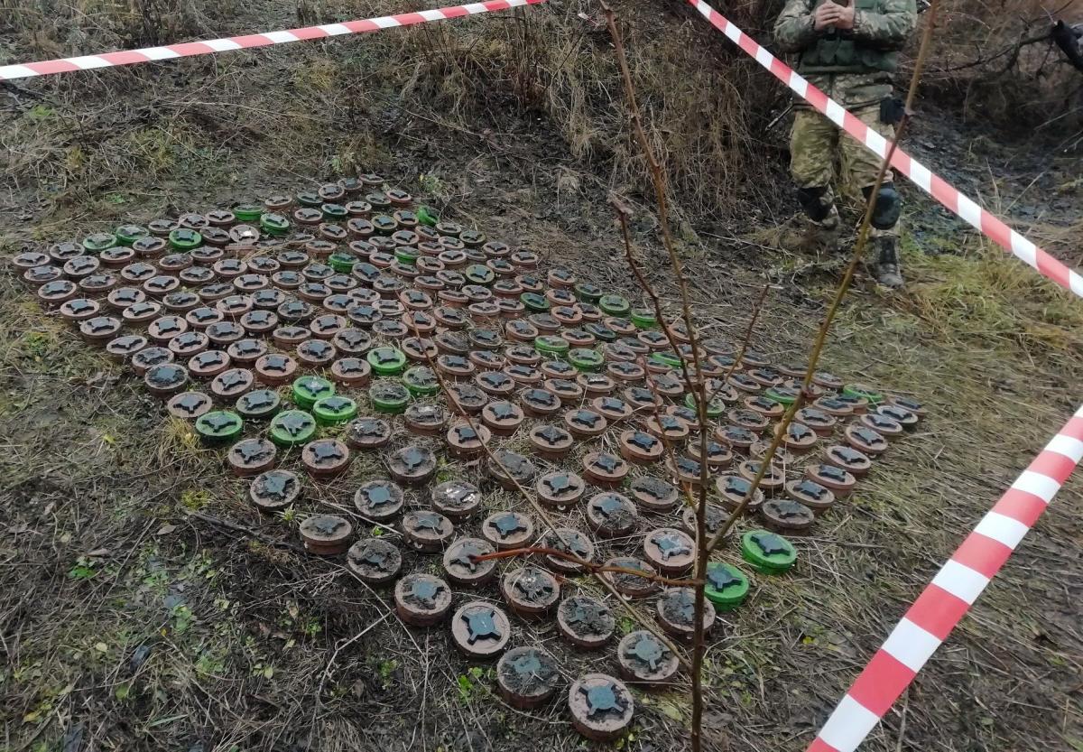 Военными саперами найдено 240 противопехотных мин / фото facebook.com/otupivnich