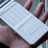 Создан первый в мире смартфон для слепых