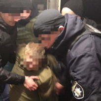 На Киевщине дебошир ударил участкового отверткой в лицо (фото)