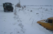Ночью в Хмельницкой области грузовик с детьми застрял в снежном заносе