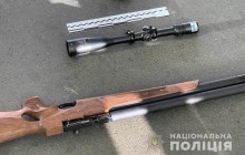 Чоловік з рушницею в неадекватному стані: у поліції розповіли подробиці прориву на територію аеропорту Одеси (відео)