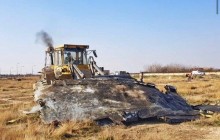 В Ірані уламки українського літака згрібають бульдозером