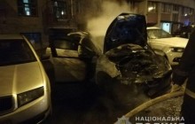 В центре Харькова у жилого дома сожгли автомобиль