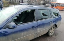 Пьяный полицейский с друзьями избили мужчину и разбили его автомобиль (фото)
