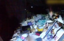 У Сумах жінку привалило сміттям у власній квартирі – її рятували копи (відео)