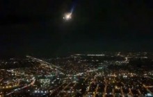 Летели искры: в Нью-Йорке экстренно сел пассажирский самолет (видео)