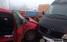На Рівненщині через сильний туман сталася масштабна аварія (фото)