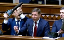 Нардепи у Раді з відбійним молотком вимагали виплатити зарплати шахтарям (фото)