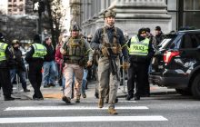 У США тисячі людей вийшли на акцію за право на носіння зброї, частина прийшла з гвинтівками (фото)