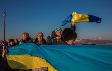 У Києві "живим ланцюгом" соборності з’єднали два береги Дніпра (відео, фоторепортаж)