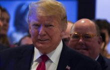 Трамп не потиснув руку Пелосі – вона порвала його промову (відео)