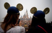 Пекін закриває Disneyland та частину Великої Китайської стіни через коронавірус
