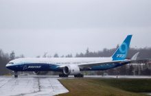 Новый самолет Boeing 777X поднялся в небо в свой первый полет (видео)