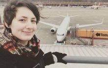 "Привлекают его крылья и реактивные двигатели": влюбленная в 40-тонный самолет женщина хочет выйти за него замуж