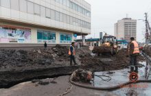В Днепре возле автовокзала просел асфальт на дороге: движение перекрыто (фото, видео)