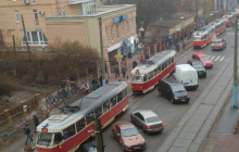 У Києві одразу дві ДТП заблокували рух трамваїв: яких вулиць уникати (фото)
