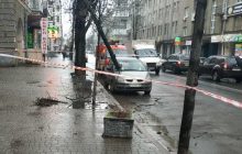 Негода в Харкові: падали дерева, вітер зривав рекламу і банери (фото, відео)