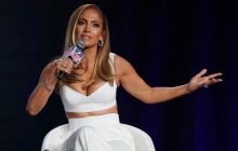 Палка Джей Ло, ледь прикривши соковиті форми, з'явилася на церемонії MTV