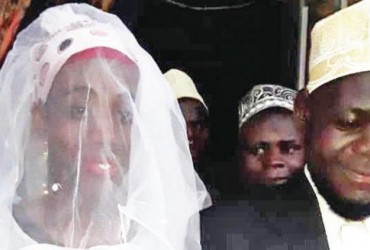 В Уганді священнослужитель випадково одружився з чоловіком (фото)