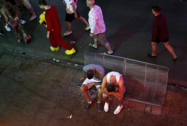 На популярных испанских курортах решили жестко бороться с пьянством туристов