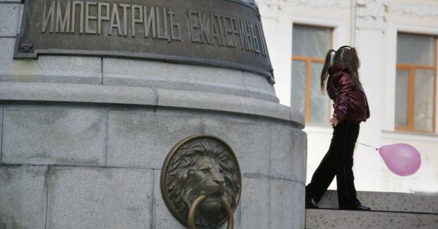 "Сначала снесем депутатов": одесситы радикально настроены после решения по памятнику Екатерине II