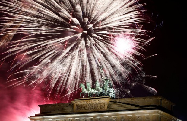 Массовые залпы фейерверков: как встретили Новый год в Германии (фоторепортаж)
