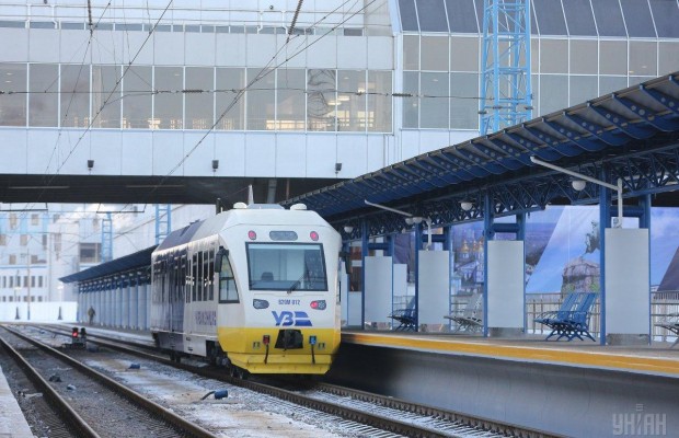 Новый поезд в "Борисполь" сломался по дороге в аэропорт