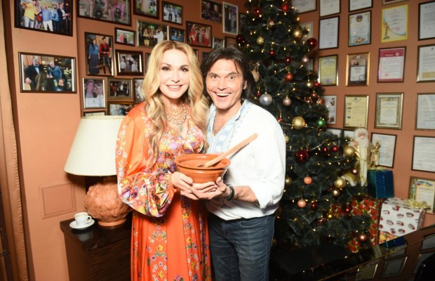 Песни Ротару и кутья от Сумской: как украинские звезды отпраздновали Рождество в Карпатах (фоторепортаж)