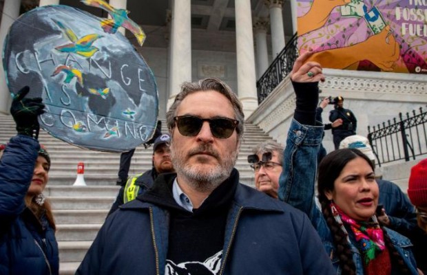 Зірку "Джокера" затримали через "кліматичні" протести у Вашингтоні (фото)