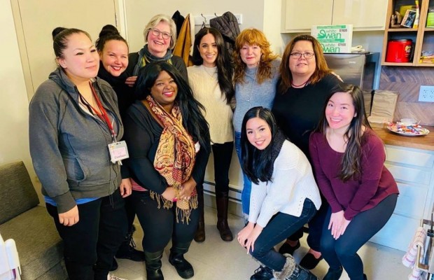 У простому вбранні і з посмішкою: Меган Маркл провела перший захід після виходу з королівської сім'ї