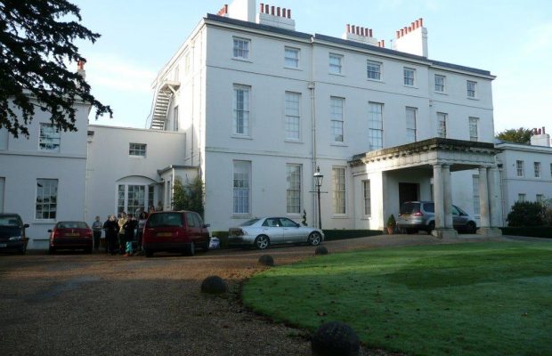 У британській резиденції принца Гаррі і Меган Маркл розпустили персонал - ЗМІ