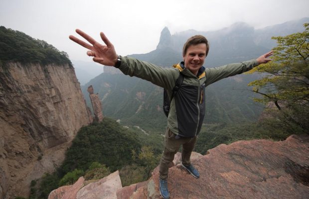 Дмитрий Комаров рассекретил страну нового сезона "Мира наизнанку" (фото, видео)