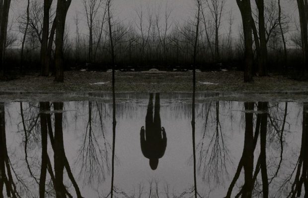 Атмосферний детектив з нудними подробицями. Рецензія на серіал «Чужак» по Стівену Кінгу