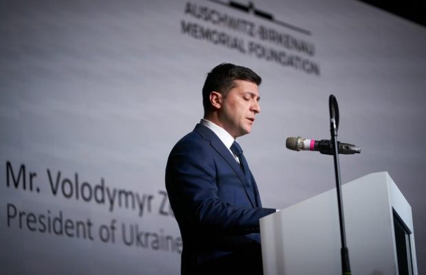 "Вы обязательно будете на Родине": Зеленский обратился к украинцам, которые не успели вернуться домой (видео)