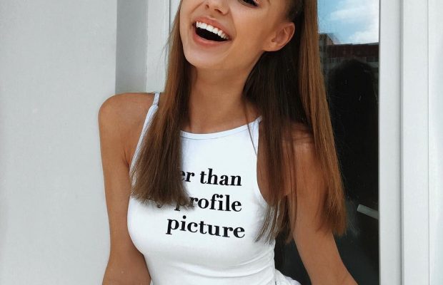 "А бюстгальтер?" Лола зі "Школи" засвітила соски в Instagram (фото)