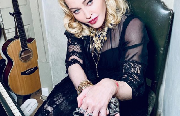 Мадонна оголила клинок у ресторані, вимагаючи налити їй "хорошого вина" (відео)