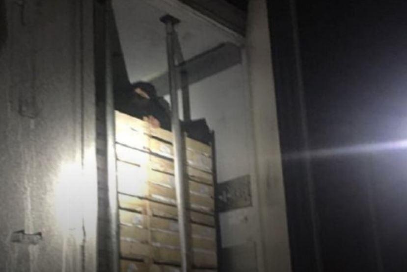У Львові затримали вантажівку з нелегалами / zaxid.net У Львові затримали вантажівку з нелегалами / zaxid.net