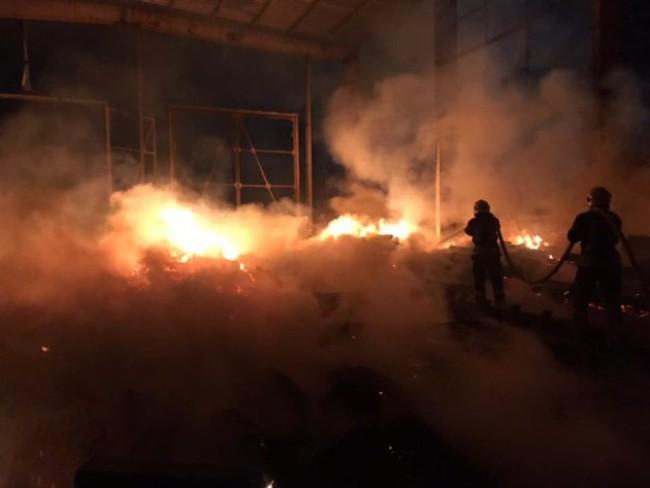 Причина пожара устанавливается / фото ГСЧС Причина пожара устанавливается / фото ГСЧС
