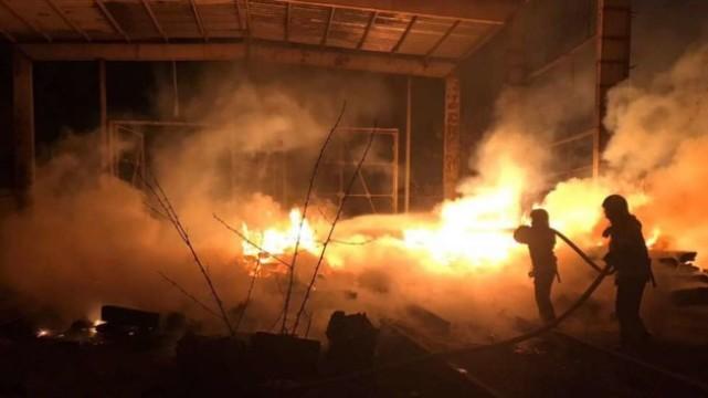 В Одессе сгорели два десятка машин / Фото: ГСЧС В Одессе сгорели два десятка машин / Фото: ГСЧС