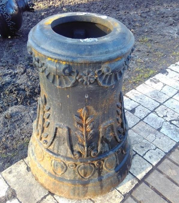 З 30 оригінальних величезних плафонів після демонтажу залишилося два \ Семен Широчин З 30 оригінальних величезних плафонів після демонтажу залишилося два \ Семен Широчин