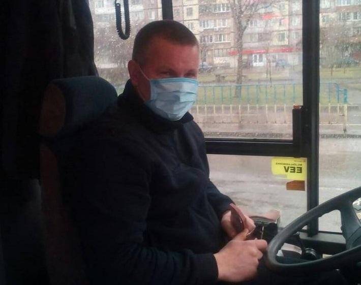 Водіям під час роботи рекомендовано змінювати маски кожні три години / фото Івана Васючкова Водіям під час роботи рекомендовано змінювати маски кожні три години / фото Івана Васючкова