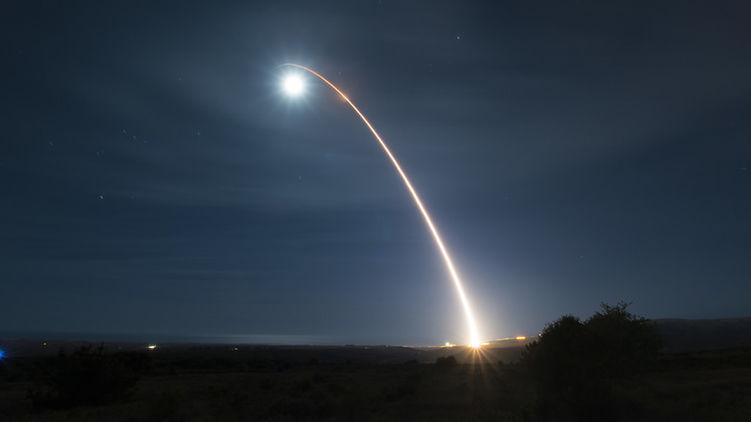 США провели испытания ракеты Minuteman III / фото: afgsc.af.mil США провели испытания ракеты Minuteman III / фото: afgsc.af.mil